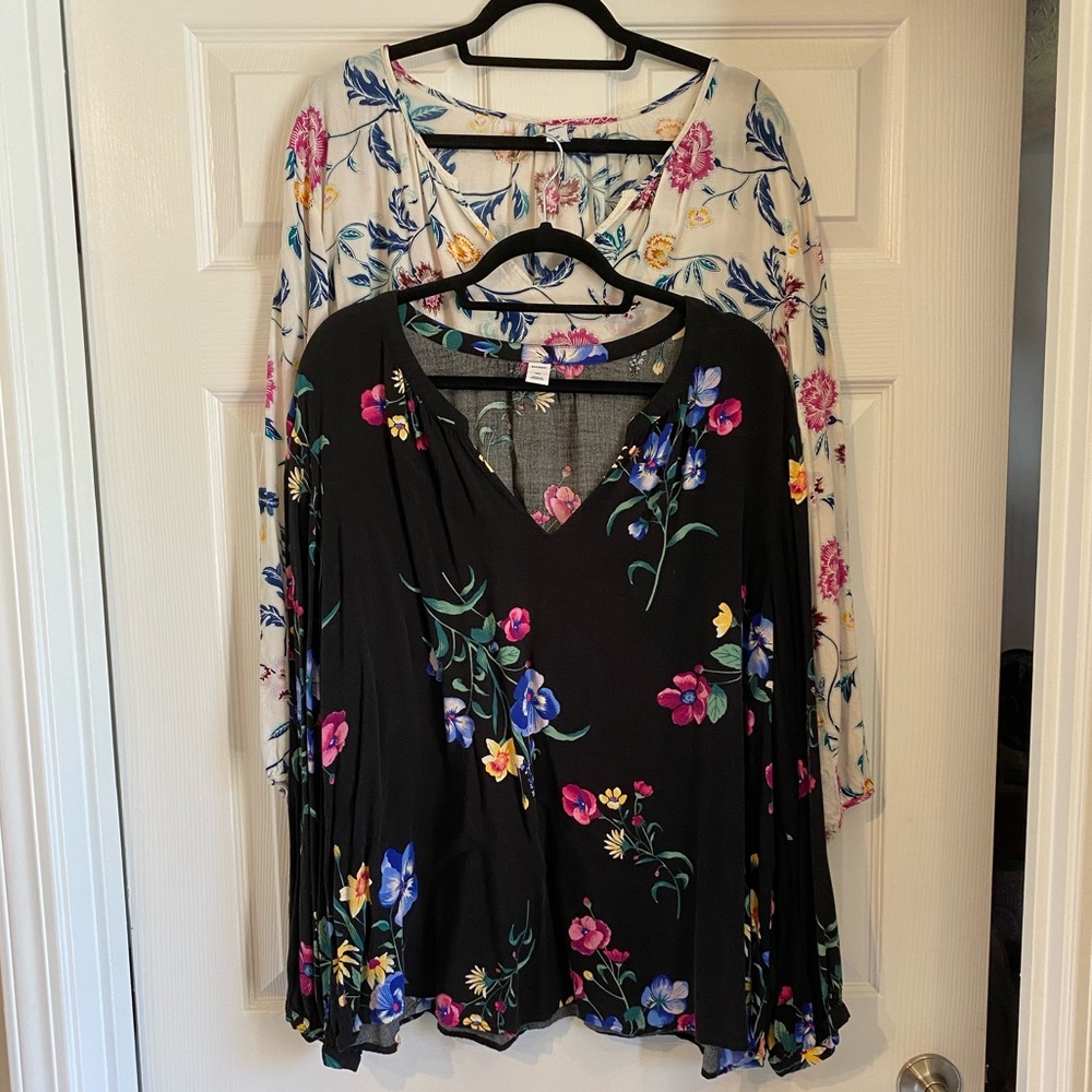 Bundle 2 Long Sleeve Old Navy Floral Tops - Size XXL